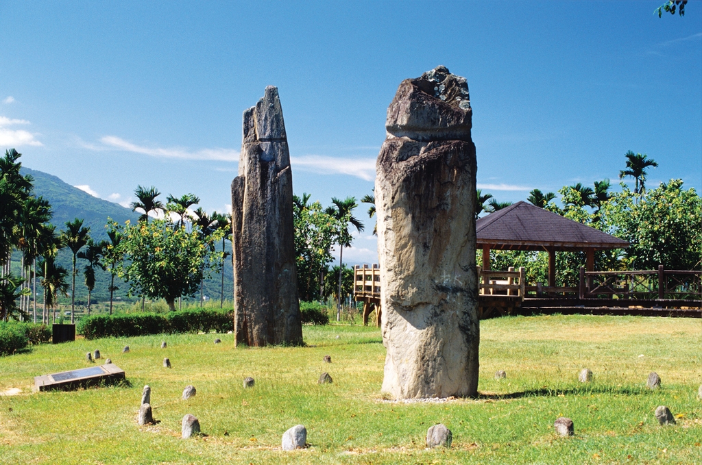 科技名词定义中文名称:石柱 英文名称:column;stalacto-stalagmite