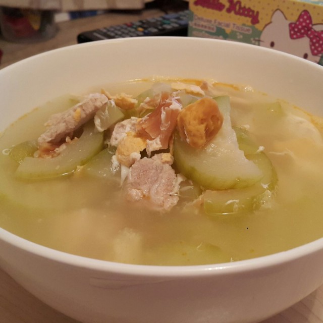 咸蛋节瓜瘦肉汤