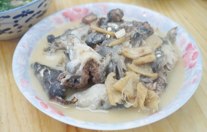 鳗鱼头豆腐汤