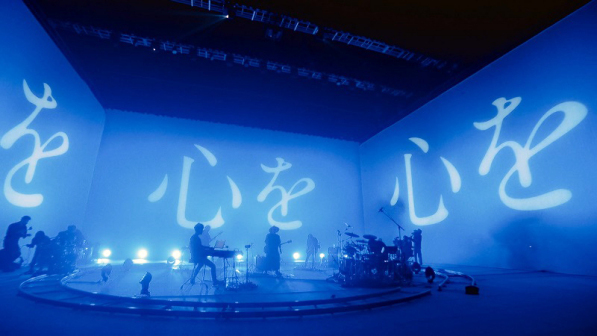 2021年限定演唱会“APOLOGIES 雨天决行”