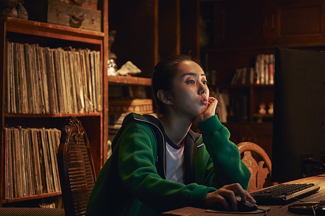  p>《盗墓》是韩国导演朴晸培执导的影片,由李帝勋,赵宇镇,申惠善