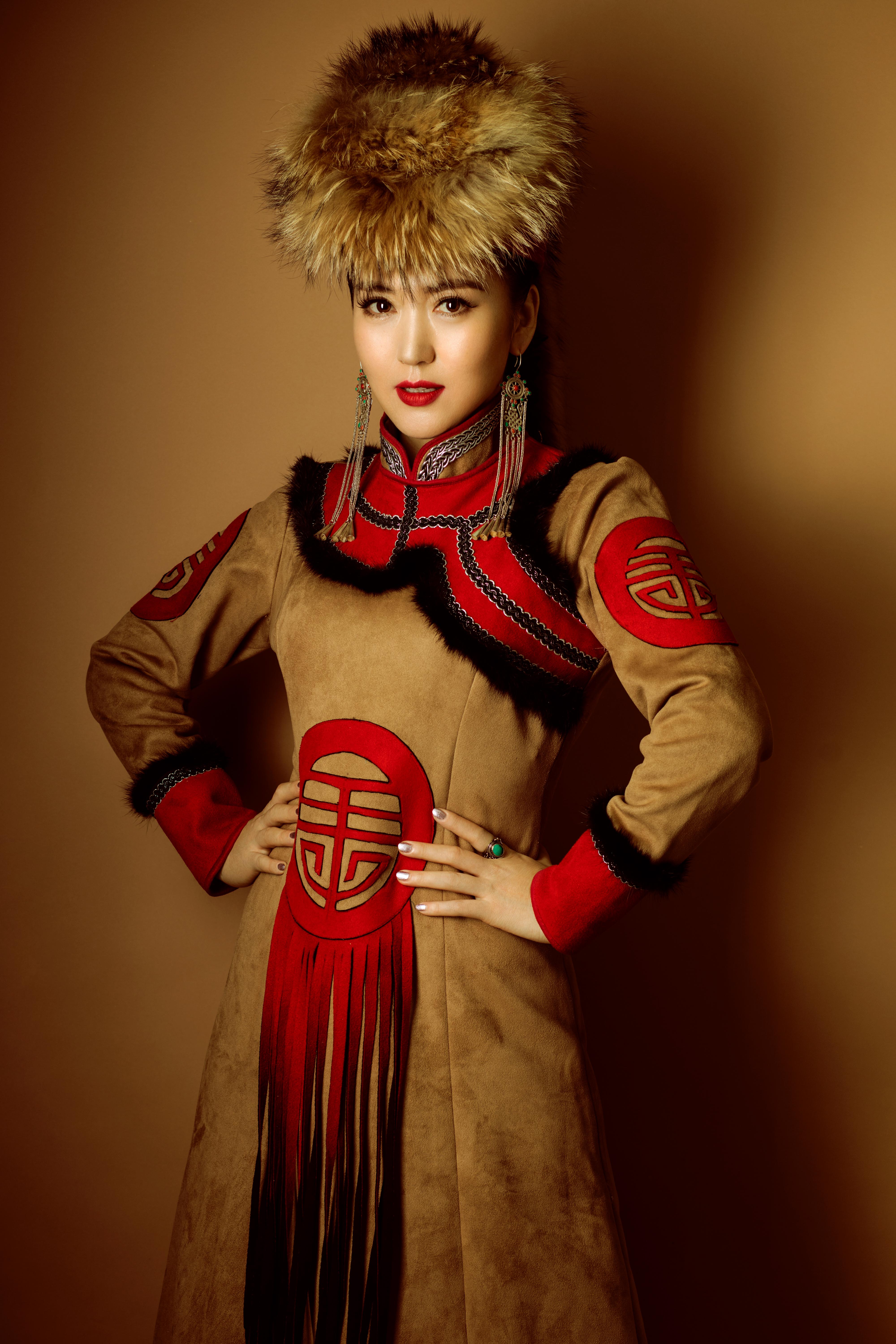  span class="ref" data-ctrid="sn7kaw6hcxkn">达斡尔族女高音歌唱家