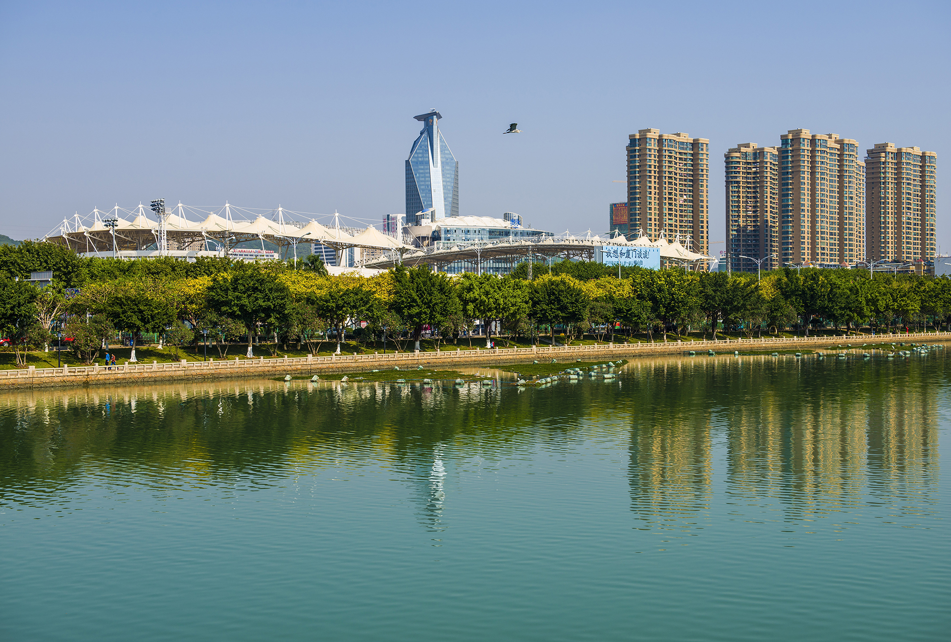  p data-id="gnx9wuv1dc">白鹭洲水利风景区位于安徽省 a target="