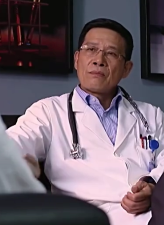 曾主任,青春医疗职业剧《 a target="_blank" href="/item/青年医生