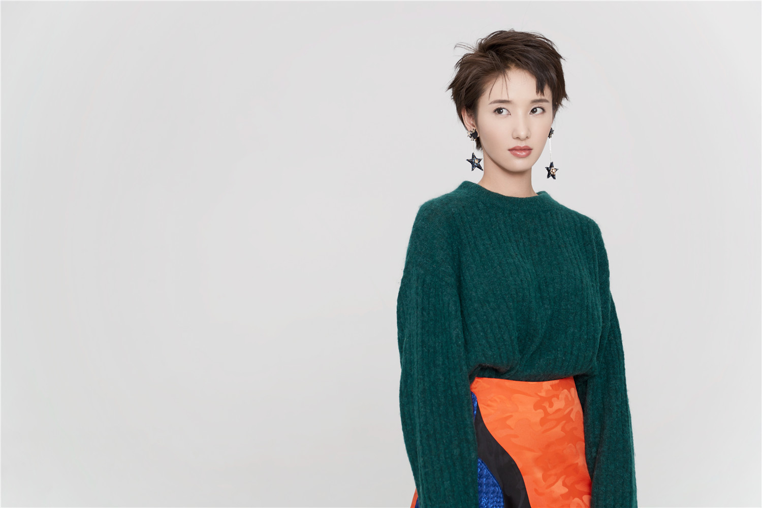  p data-id="gncpdd5g1j">许芳铱,本名许思思