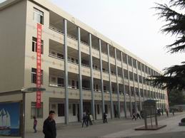  p> a target="_blank" href="/item/襄阳城关一中/15405469" data