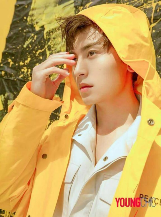  p>张哲瀚,1991年5月11日出生于江西省新余市,中国内地影视男演员