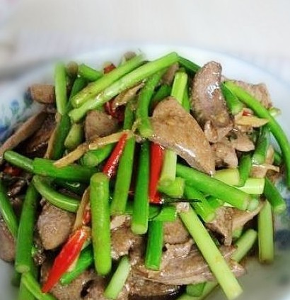 家常蒜苔爆猪肝