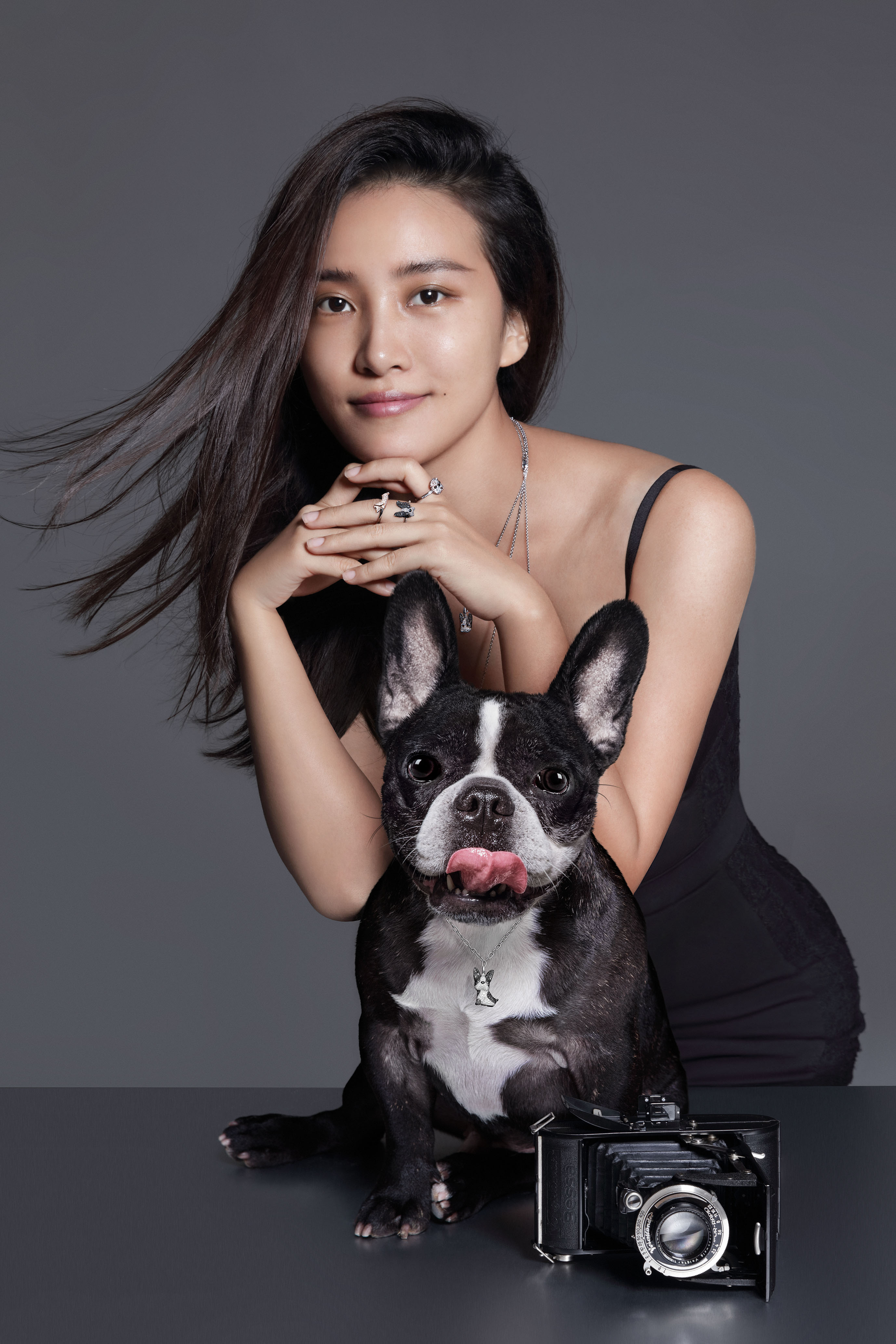 cut4w5">陈漫(chenman),1980年出生于北京,中国时尚摄影师,视觉艺术家