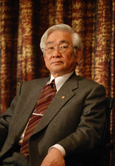 <p>2008年诺贝尔物理奖得主，名大博士益川敏英