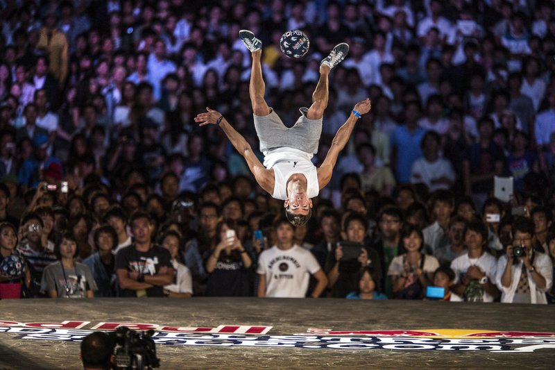 花式足球(freestyle football)是足球运动发展的一个分支,也是街头