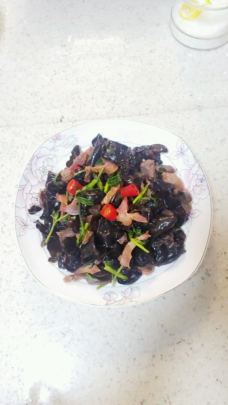 红酒咖喱木耳脆排