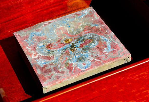 是一个宝匣,位于故宫养心殿屋顶正脊