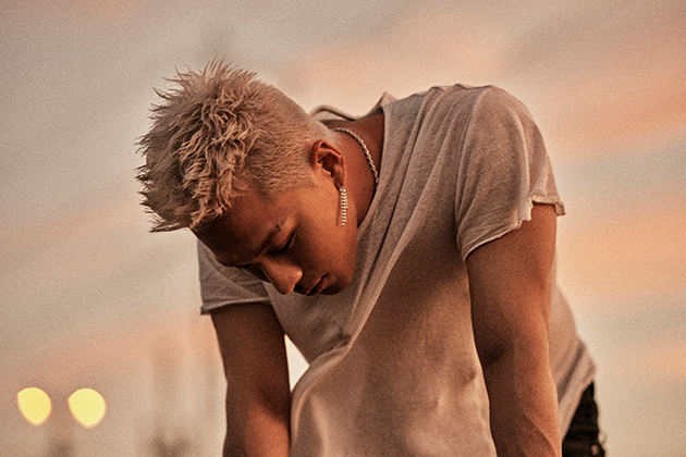 太阳,      ),本名东永裴(         ),1988年5月18日出生于韩国京畿道