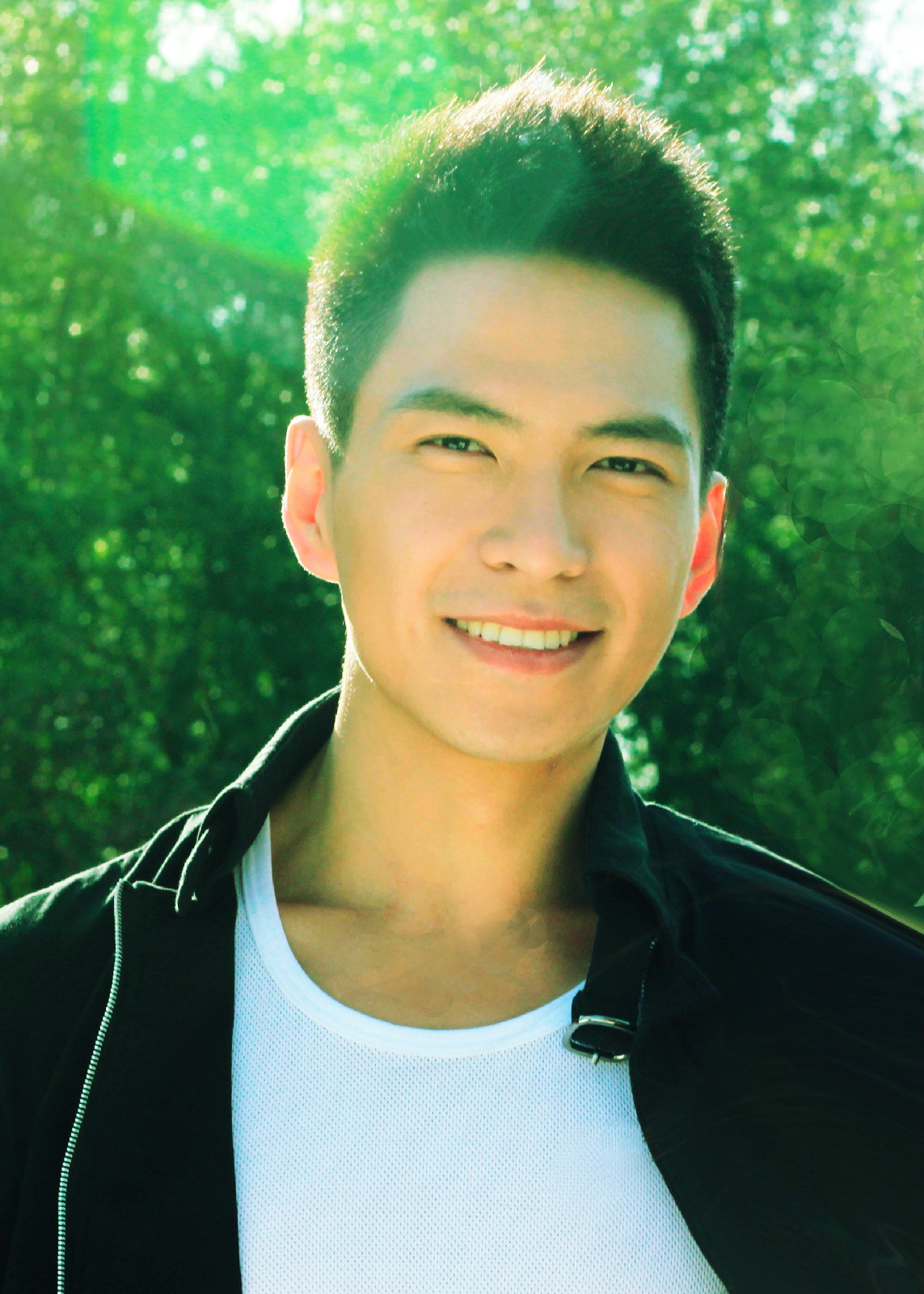  p data-id="gnvicin1uj">王飞,80后,出生于江苏省南京市,演员,毕业于