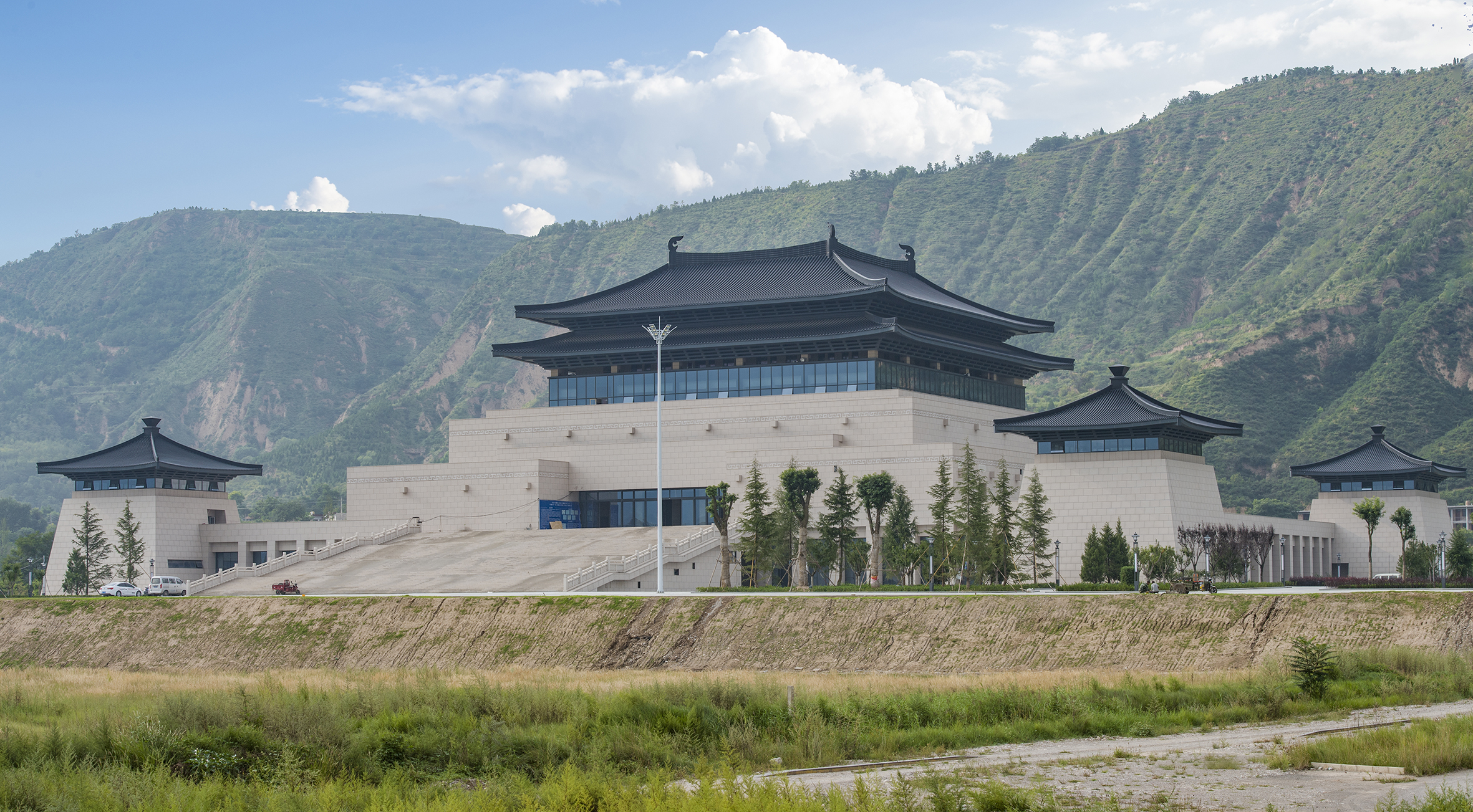  p>平凉市博物馆前身是 a target="_blank" href="/item/平凉地区博物