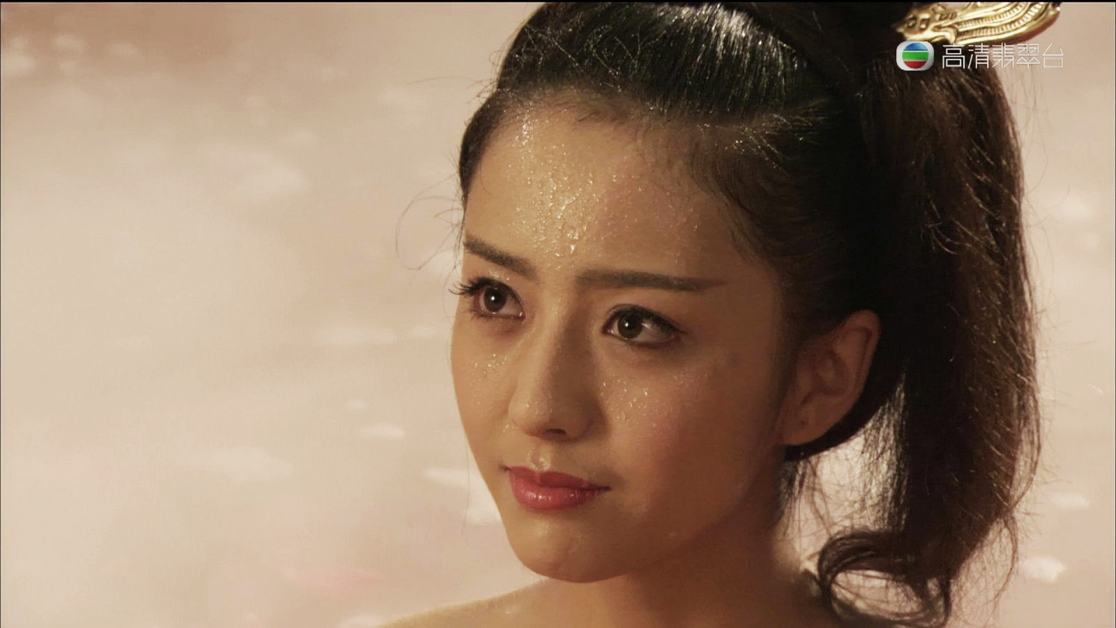  p>佟丽娅,1983年8月8日出生于新疆伊犁察布查尔,中国内地影视女演员