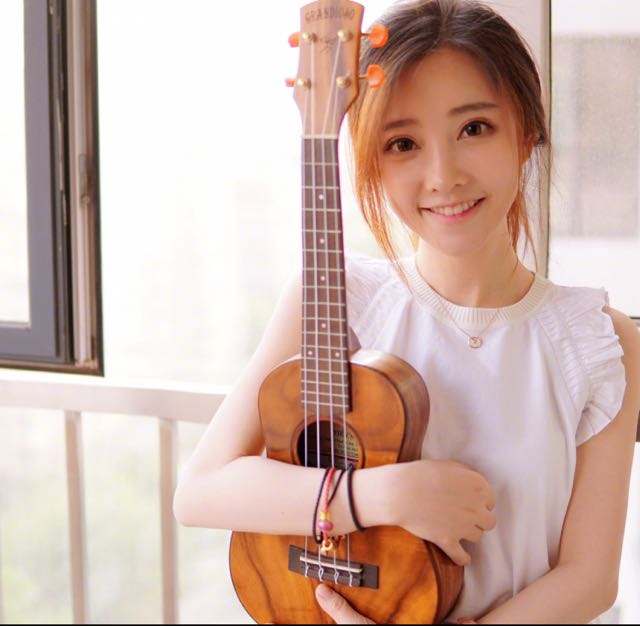  p>冯提莫,本名冯亚男,1991年12月19日出生于重庆