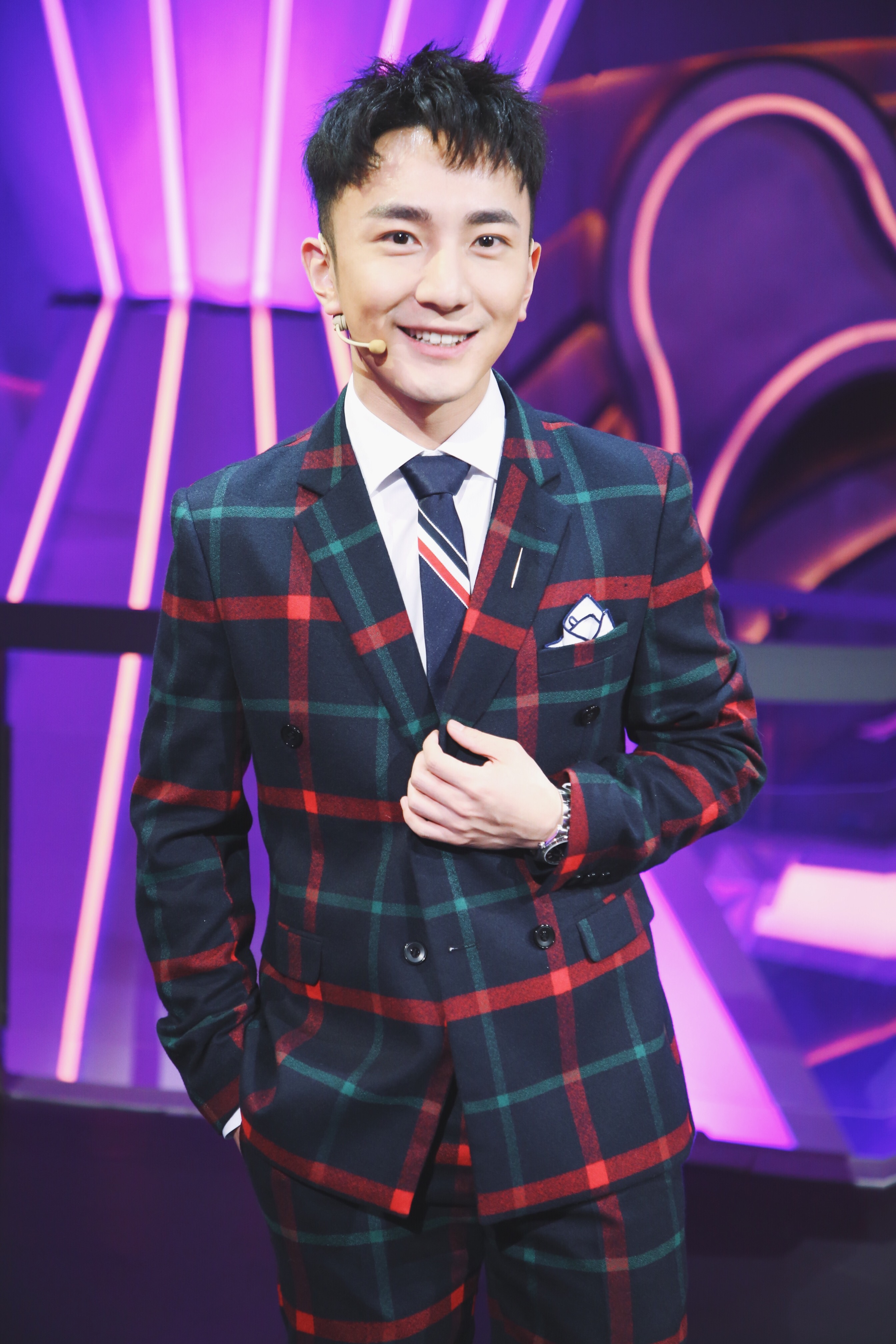  p>蔺清瑜,男,主持人,现担任江苏卫视《 a target="_blank" href="