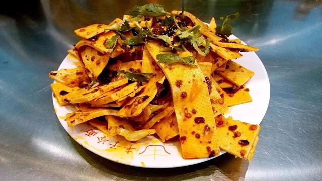 ">鸡西 /a>市的 a target="_blank" href="/item/特色小吃/2169287"