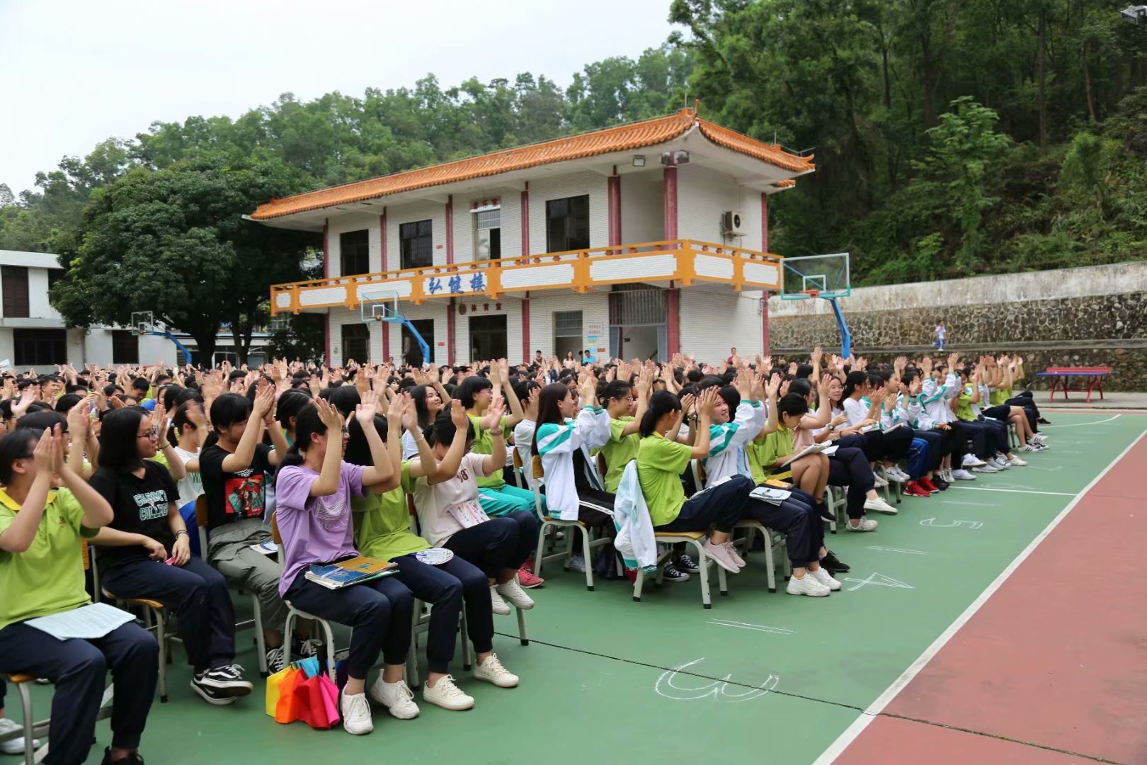 互联网励志教育普及推广者,甘谷县十里铺初级中学名誉校长兼德育顾问