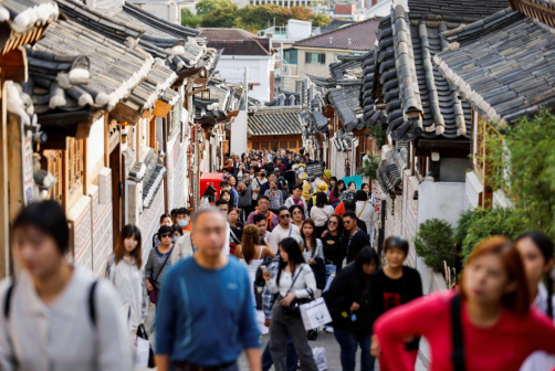 2024年10月20日拍摄的韩国首尔北村韩屋村街头景象