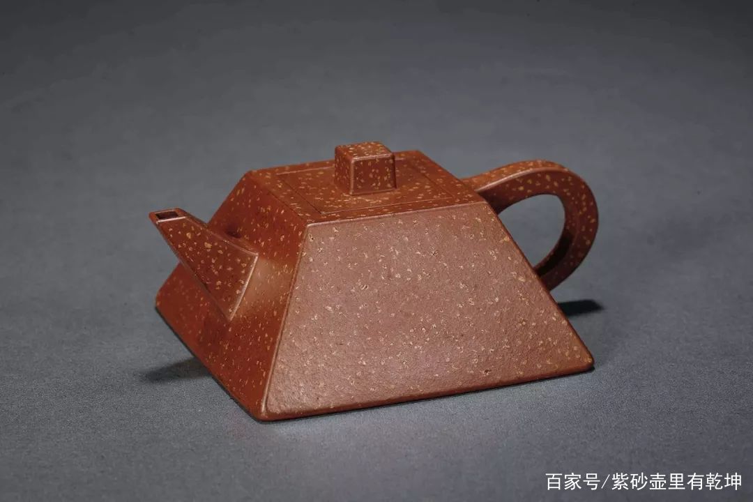 黄玉麟 紫砂段泥提梁壺 呉昌碩 铭刻 急須  茶道具 中国陶磁器 清代 陶瓷器 黄玉麟 紫砂段泥提梁壺 呉昌碩 铭刻 急須 茶道具 中国陶磁器 清