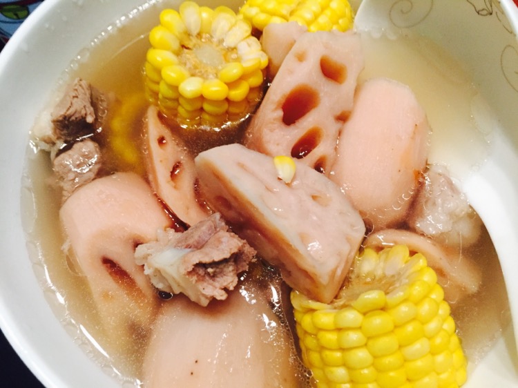 排骨莲藕玉米汤