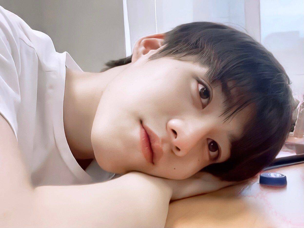  p>克里特·安努艾德奇康(pp),1999年4月30日出生于泰国曼谷,就读于 a