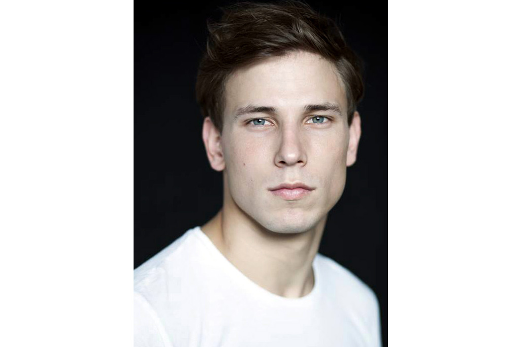 年06月29日出生于波兰,马佐夫舍省,马佐夫舍新庄园镇,职业是一名演员