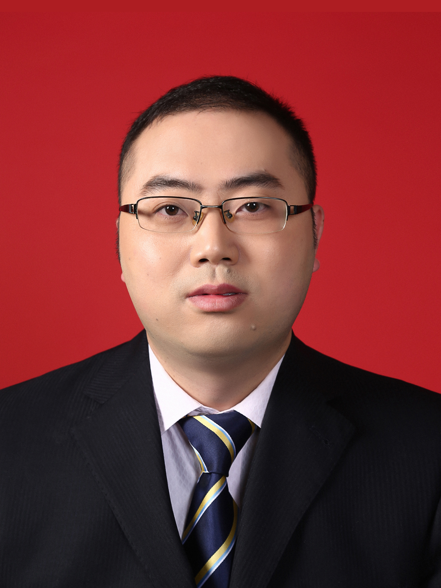 现任上海海贤能源股份有限公司法务内控部副经理