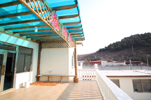 位于北京昌平区十三陵长陵镇麻峪房民俗度假村(近十三陵水库)