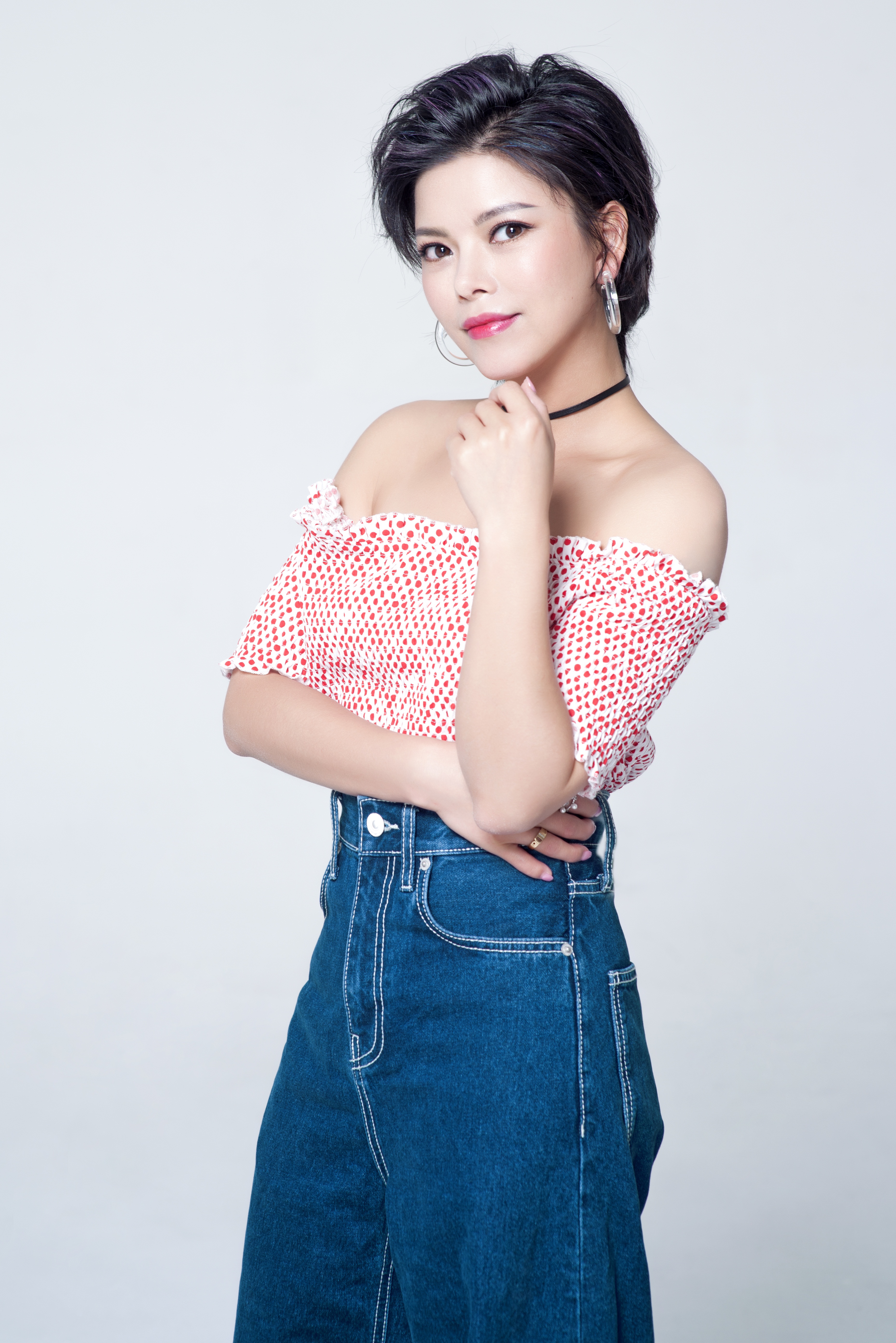 uw0p6">慕容晓晓,1981年10月27日出生于安徽省安庆市,中国内地女歌手