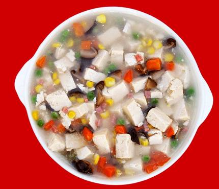  p>五彩豆腐是一道经典的传统小吃,在传统白豆腐中加入天然色汁和风味