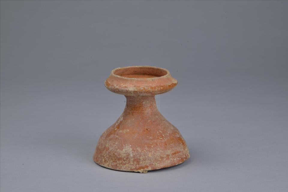 东汉黄釉陶薰炉座