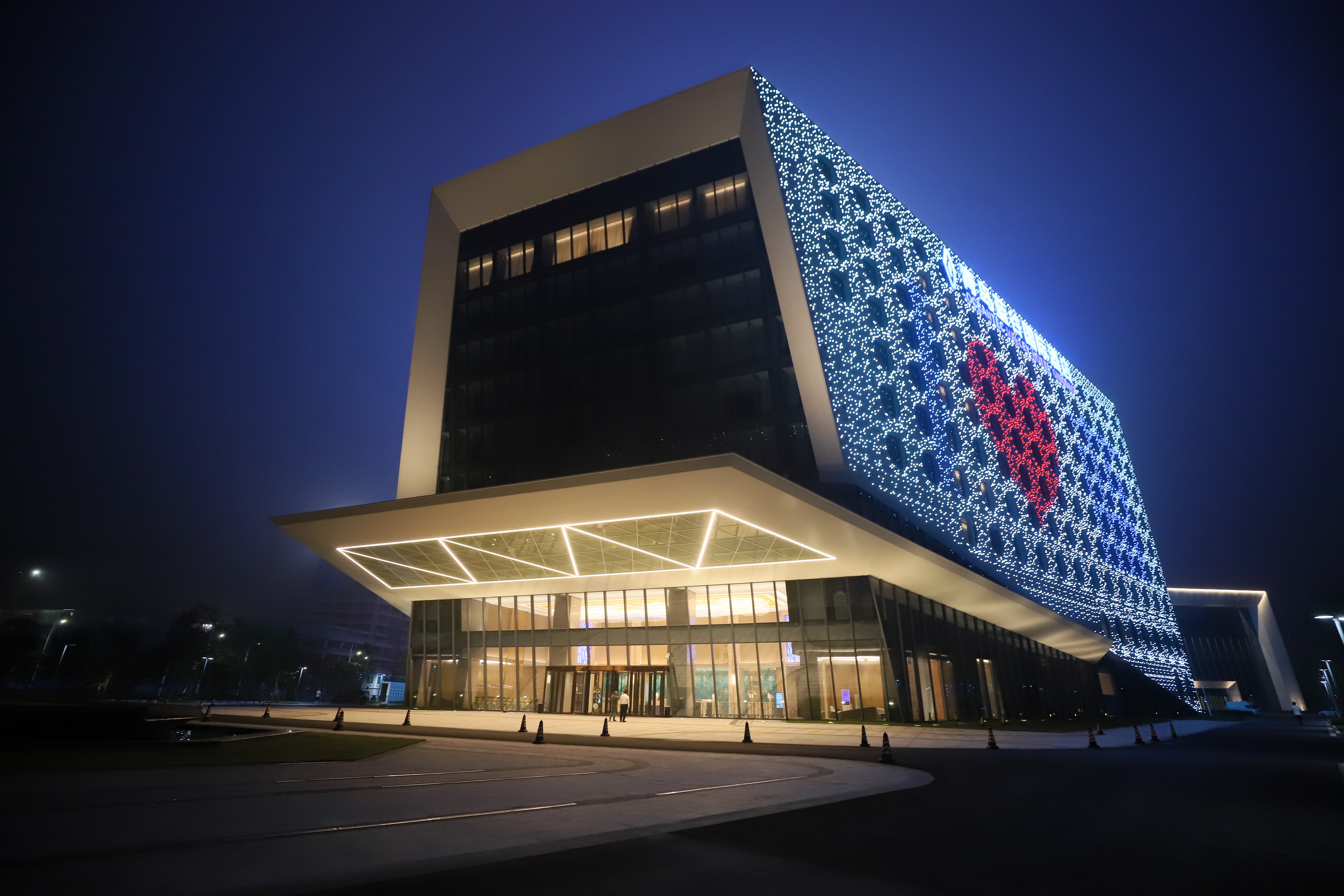 五星级酒店,项目由青岛蓝谷管理局下属企业青岛海洋科技投资发展集团