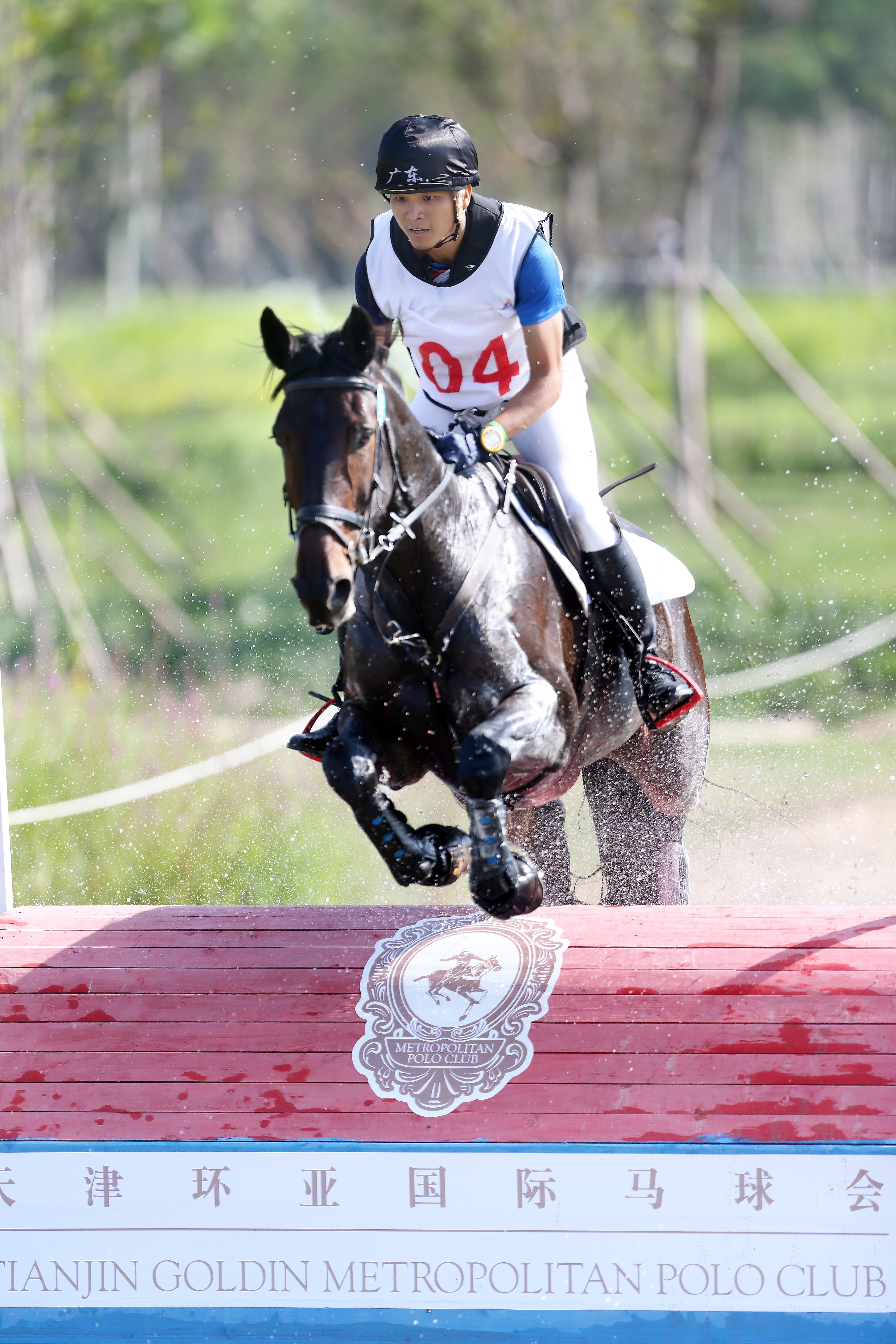 李静敏,汉族,广东人,中国马术运动员