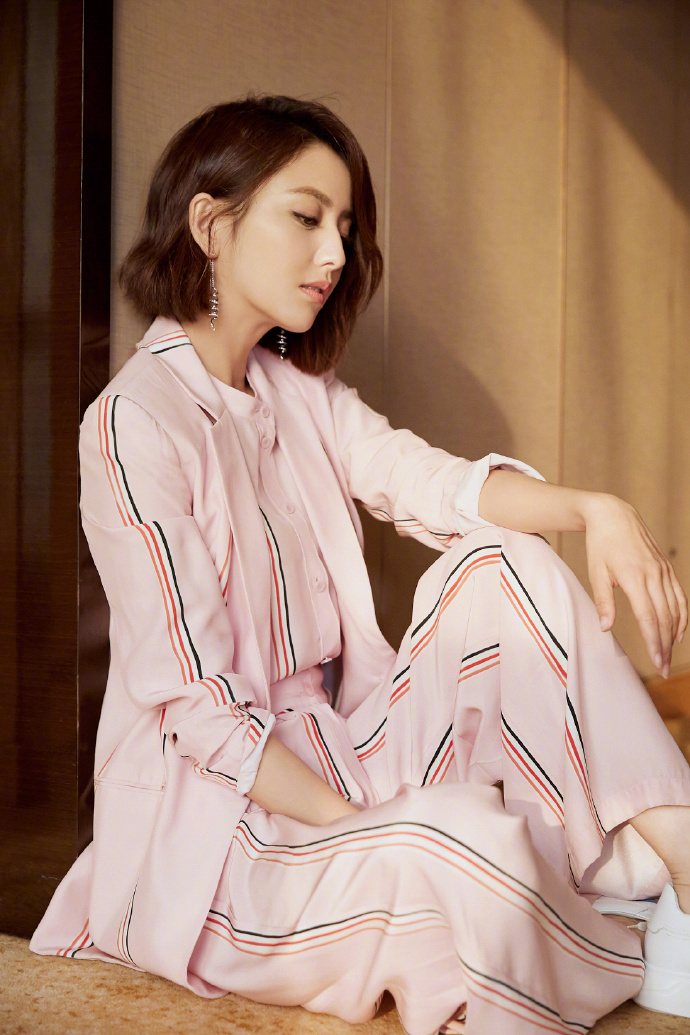  p>佟丽娅,1983年8月8日出生于新疆伊犁察布查尔,中国内地影视女演员