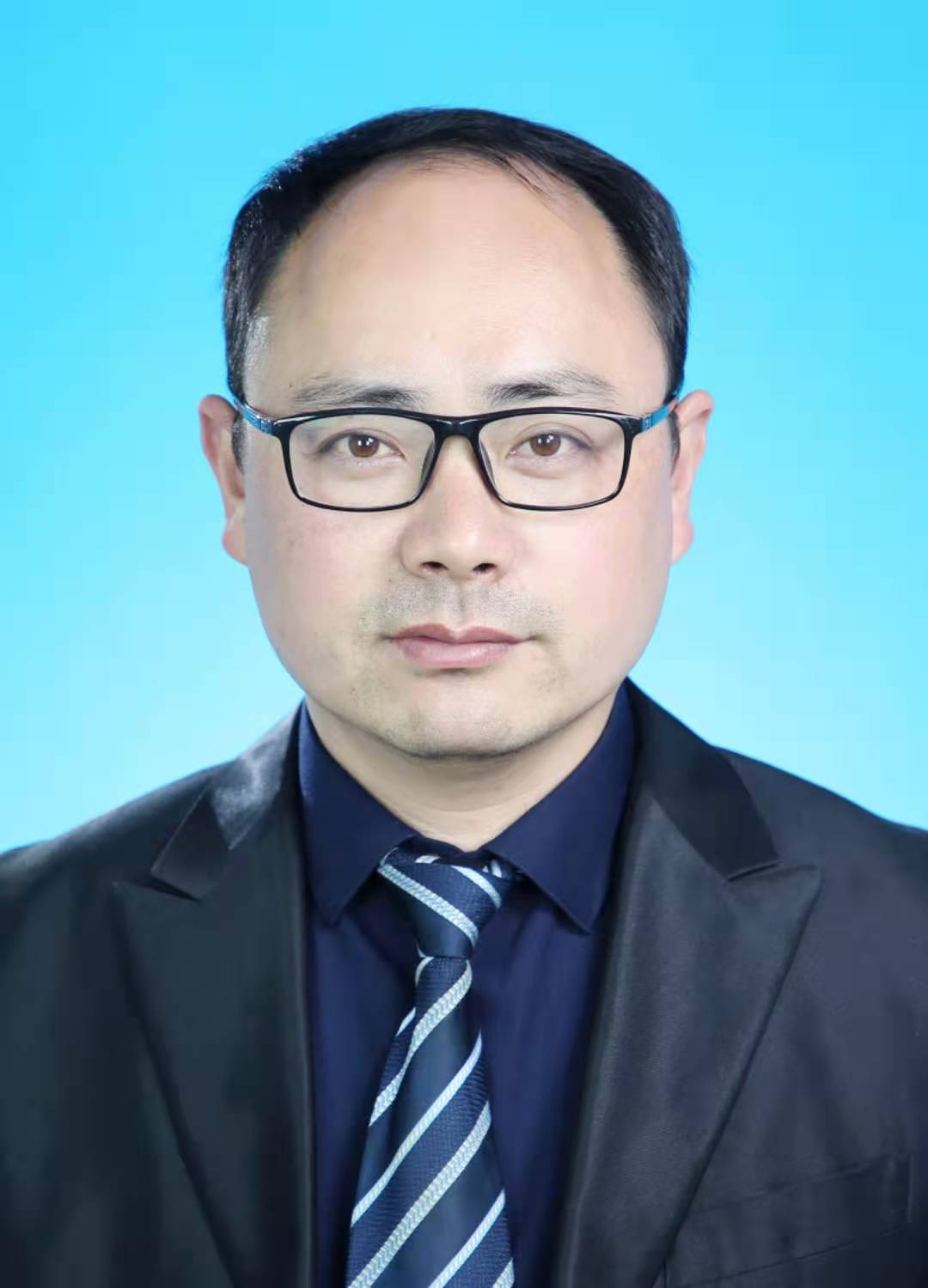 张焱