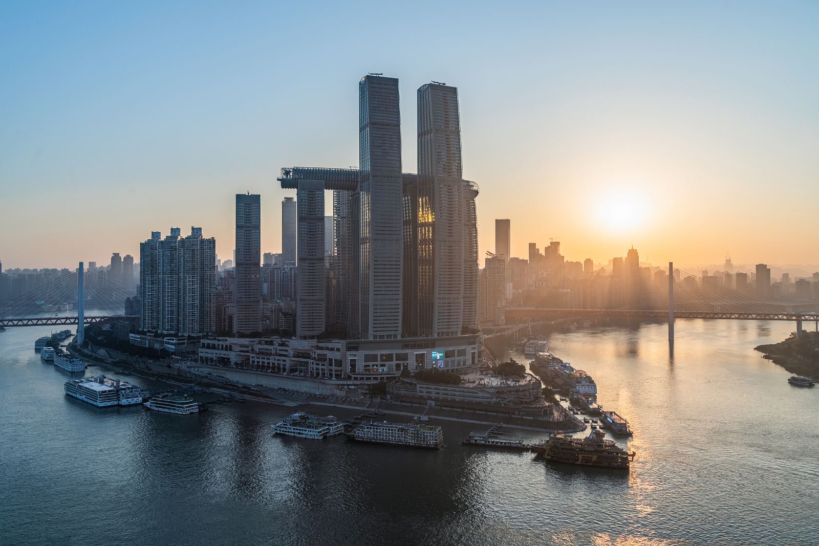 重庆来福士(chongqing raffles),位于重庆市<a target="