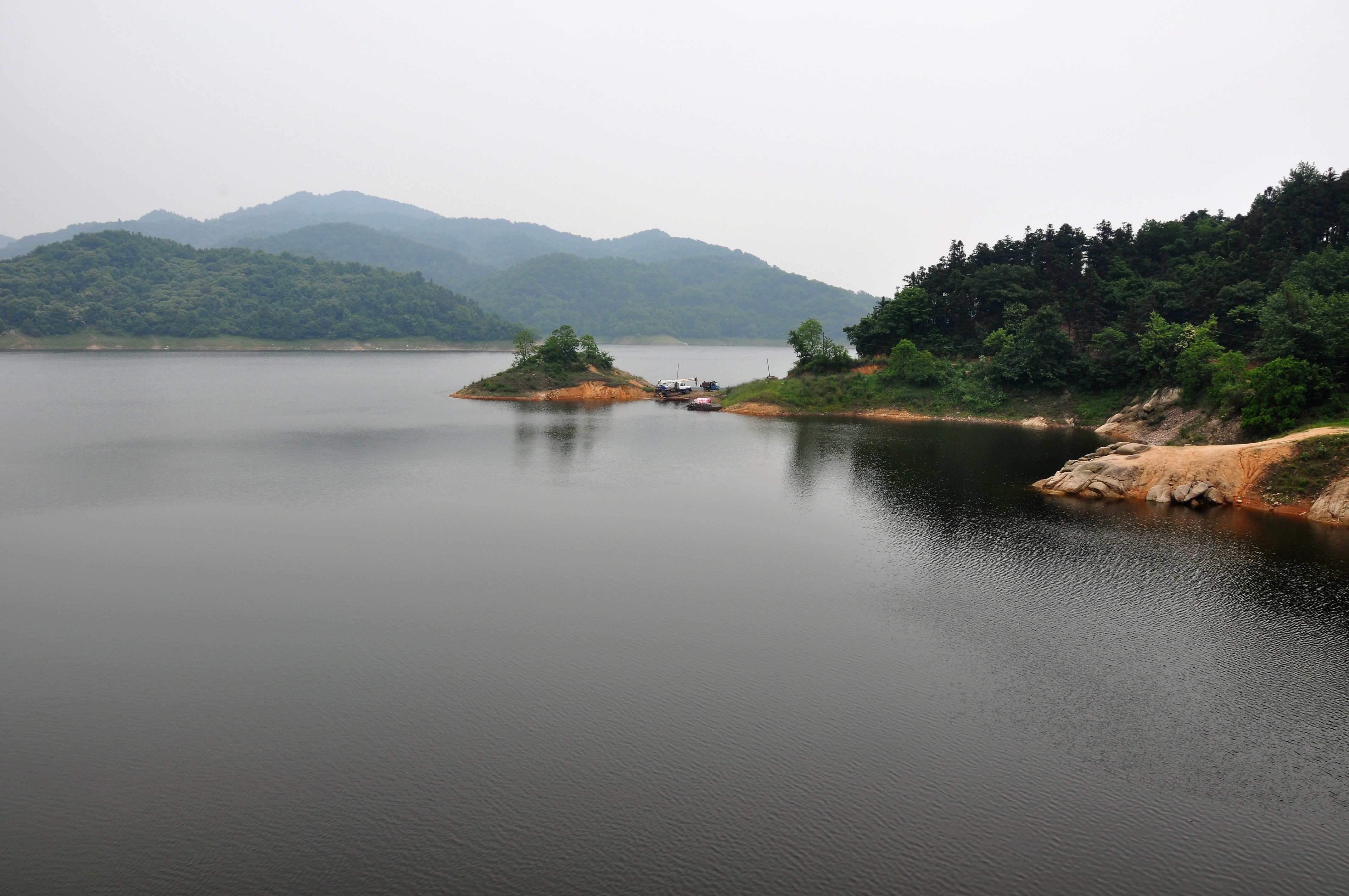 class="ref" data-ctrid="tvajssdu6slt">香山湖位于河南省信阳市新县