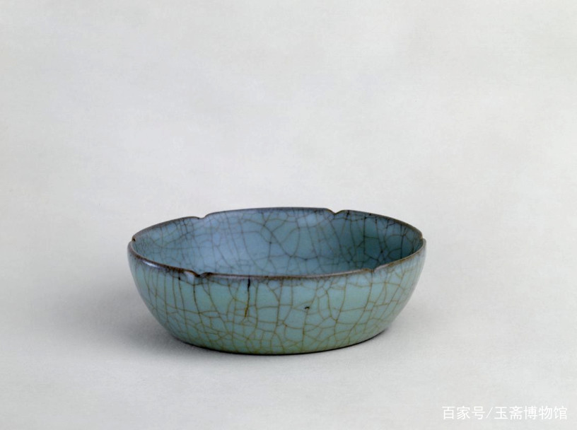 中国古美術品、宋代官窑瓷器、金丝铁线。高约24厘米。