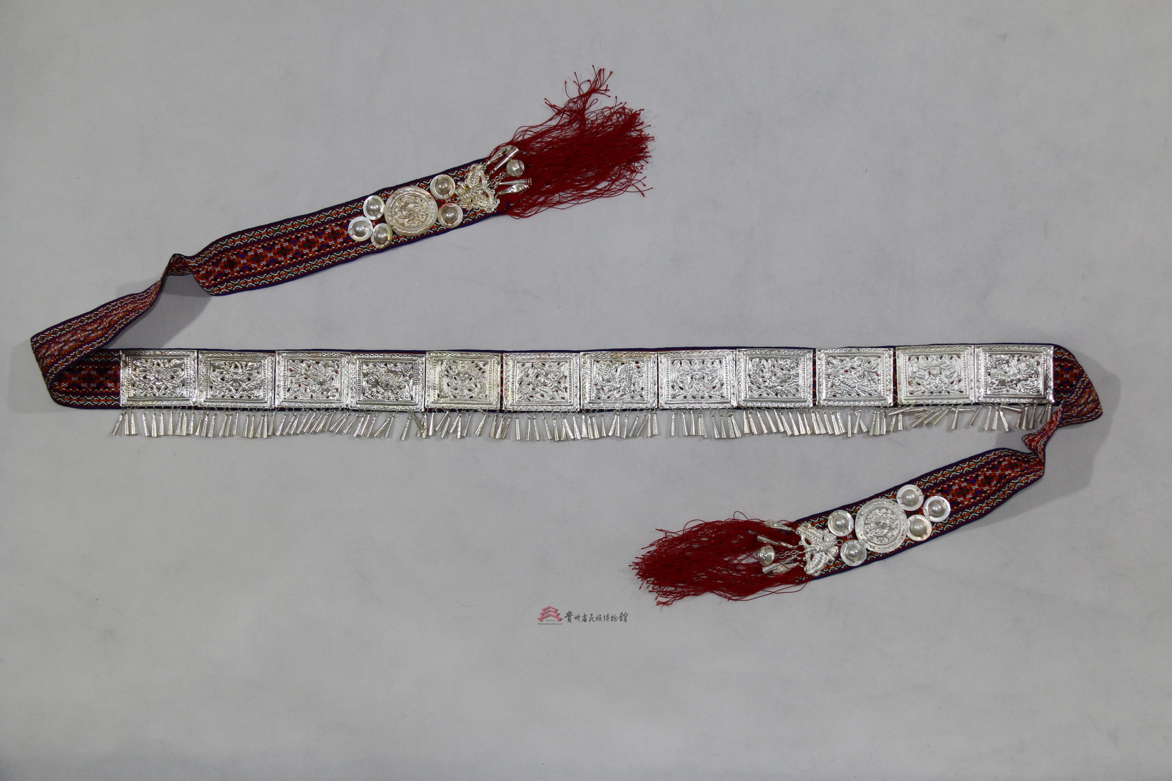 当代施洞苗族织锦银片流苏腰带