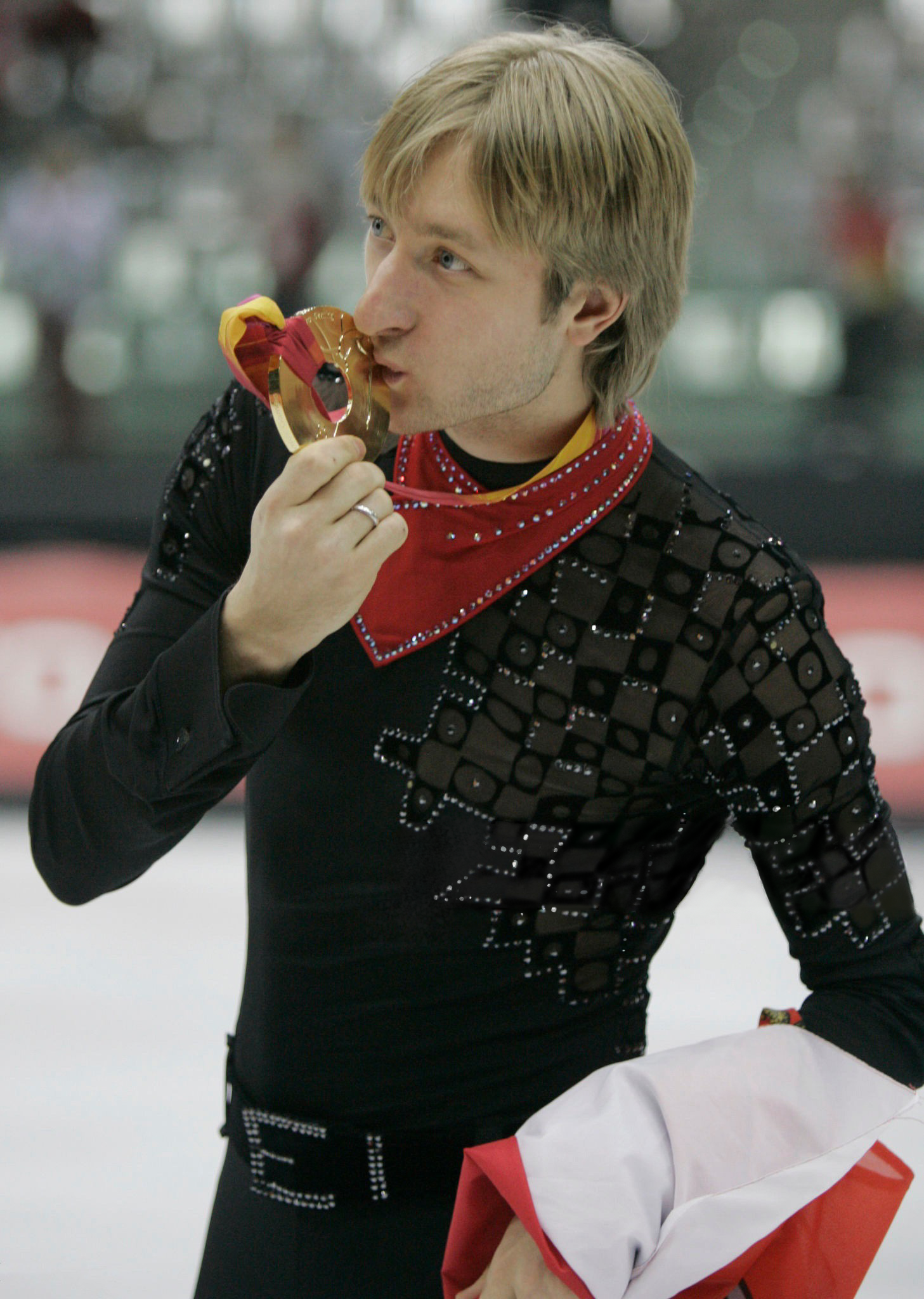 plushenko),1982年11月3日出生于俄罗斯索尔涅奇市,俄罗斯花样滑冰