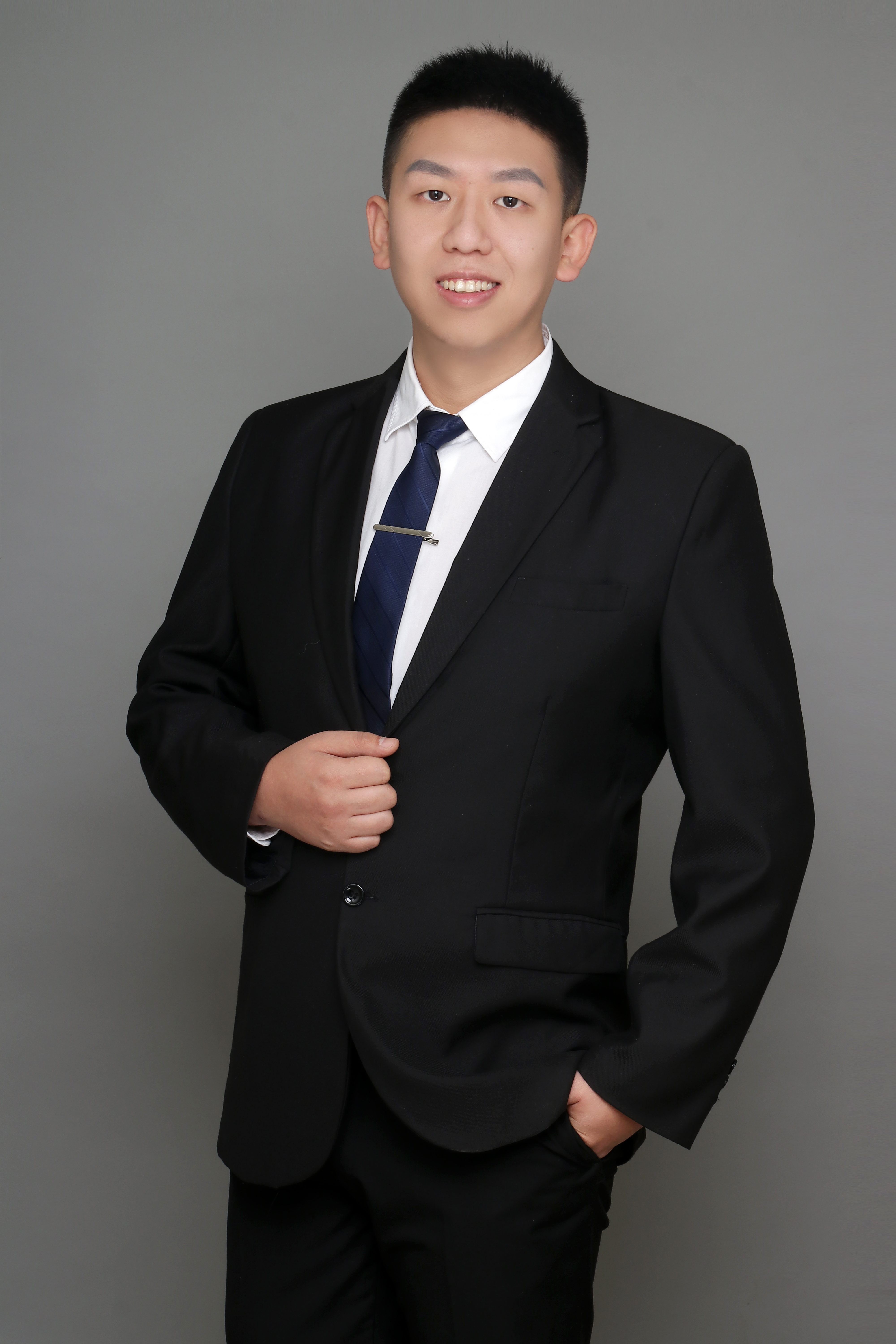  p data-id="gnaya2bp6e">雷云龙,男,教师,毕业于 a target="_blank"