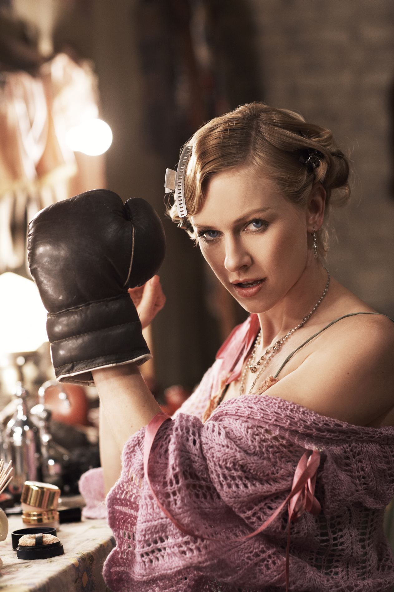  p>《金刚》是2005年上映的一部冒险电影,重拍1933年经典同名电影