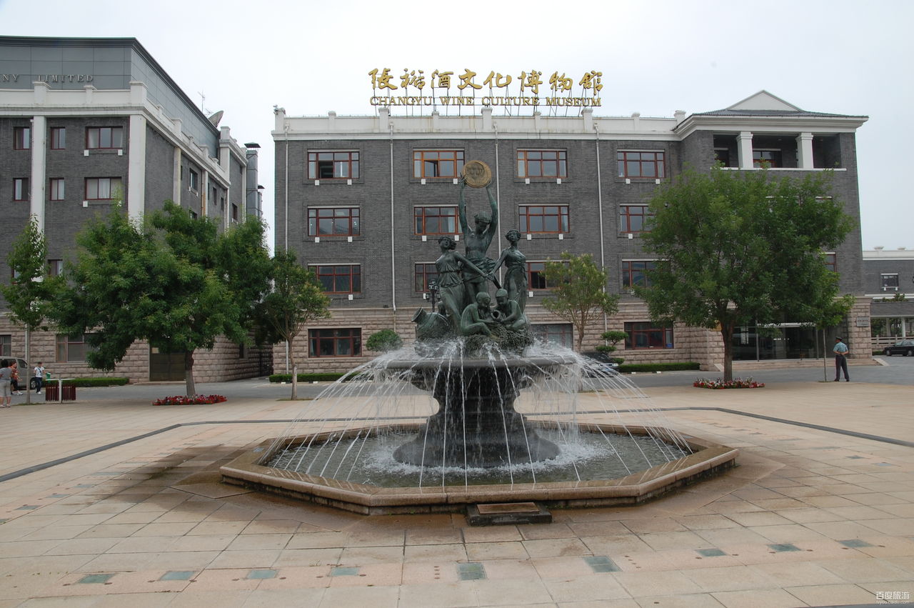  p>张裕酒文化博物馆,是全球葡萄酒行业中为数不多的专业博物馆,坐落