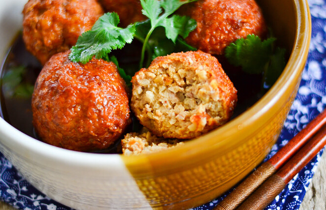 秘制荸荠狮子头