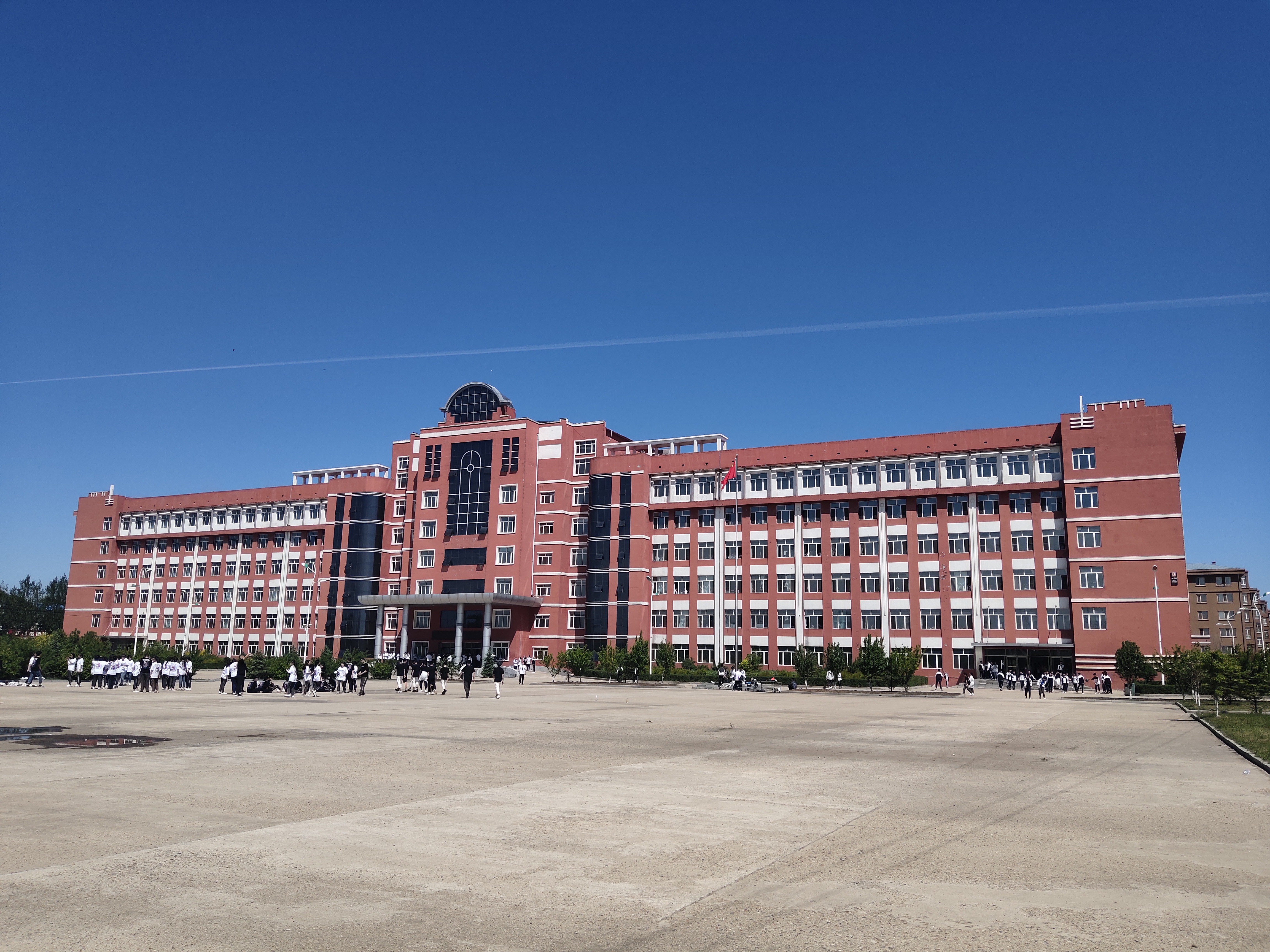  p>依兰县高级中学始建于 a href="#" data-lemmaid="5189592">1987年