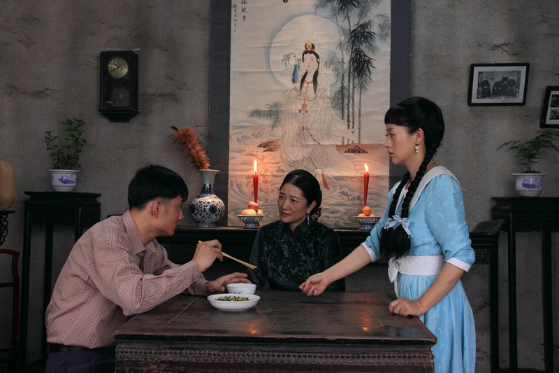  p data-id="gnzwytv3zd">《高山青》是由张有齐执导的电视剧, a